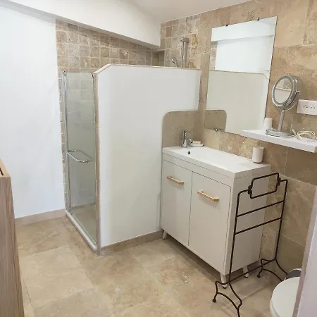 Studio Au Calme Avec Piscine Et Toutes Les Commodites Necessaires Le Thor Exterior photo
